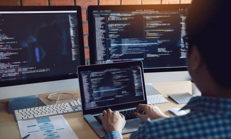 数据科学选型:R与Python如何赋能阳春市网站建设?